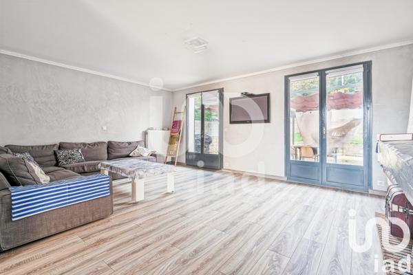 Maison traditionnelle 6 pièces de 130 m² à Montfermeil (93370)