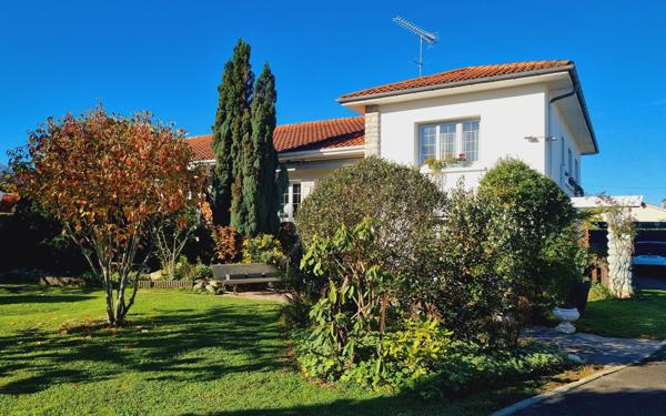 Maison à vendre    6 pièces • 223 m2 Gelos