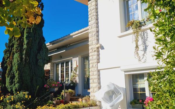 Maison à vendre    6 pièces • 223 m2 Gelos