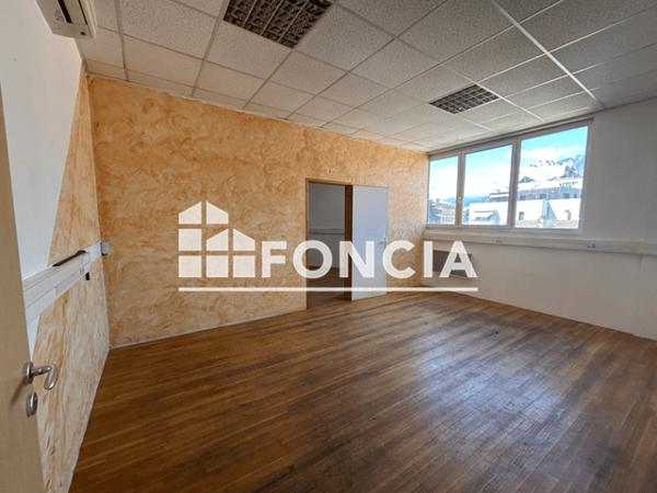 Location Local commercial 3 pièces 113.2 m² - Grenoble 38100