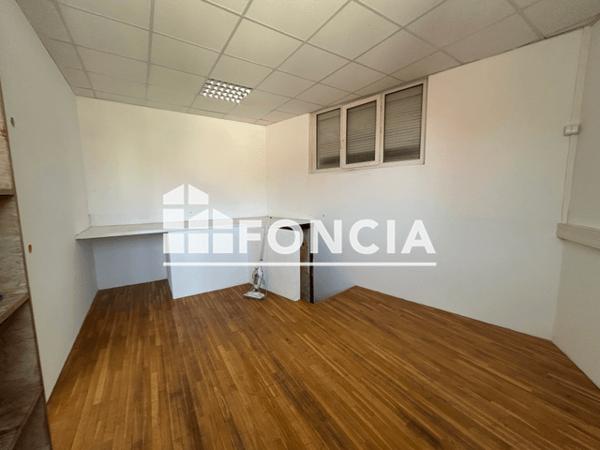 Location Local commercial 3 pièces 113.2 m² - Grenoble 38100