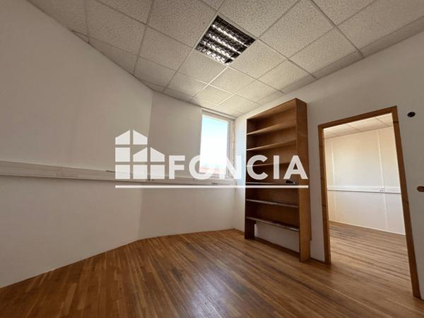 Location Local commercial 3 pièces 113.2 m² - Grenoble 38100