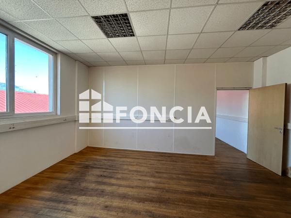 Location Local commercial 3 pièces 113.2 m² - Grenoble 38100