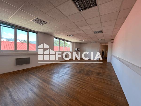 Location Local commercial 3 pièces 113.2 m² - Grenoble 38100