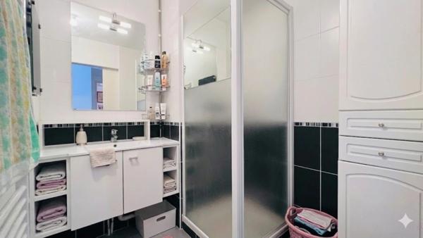 Quimper (29000) – Kerfeunteun Spacieux appartement T4 de 109 m² habitables - Deux terrasses et garage double en sous-sol.