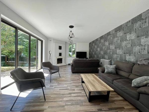 Aussillon 81200 – Elégante maison et appartement rénovés avec terrain et piscine