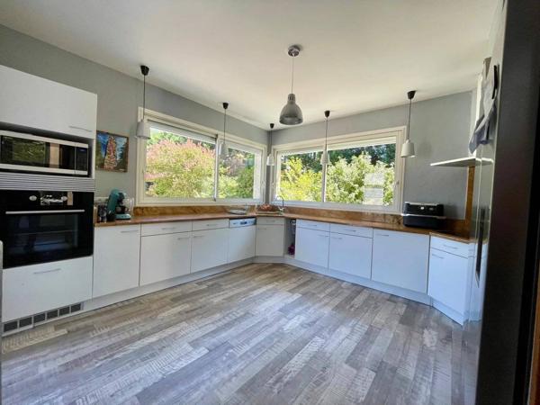 Aussillon 81200 – Elégante maison et appartement rénovés avec terrain et piscine