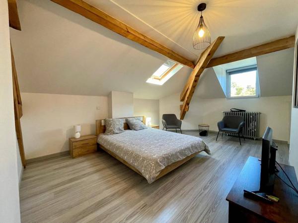 Aussillon 81200 – Elégante maison et appartement rénovés avec terrain et piscine