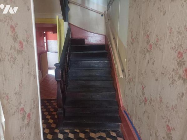 MAISON DE VILLE AVEC GARAGE A VENDRE A STENAY