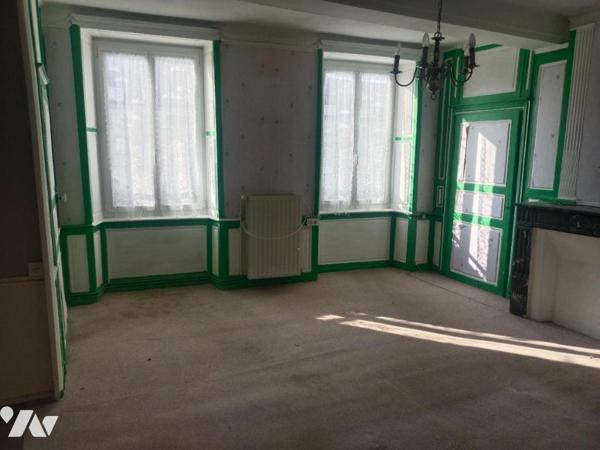 MAISON DE VILLE AVEC GARAGE A VENDRE A STENAY