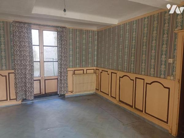 MAISON DE VILLE AVEC GARAGE A VENDRE A STENAY