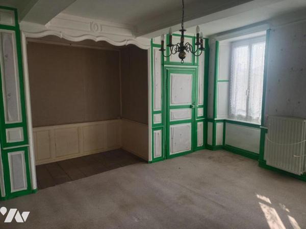 MAISON DE VILLE AVEC GARAGE A VENDRE A STENAY