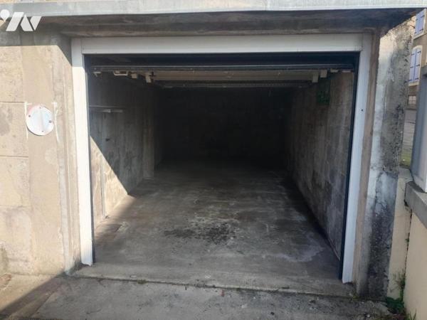 MAISON DE VILLE AVEC GARAGE A VENDRE A STENAY