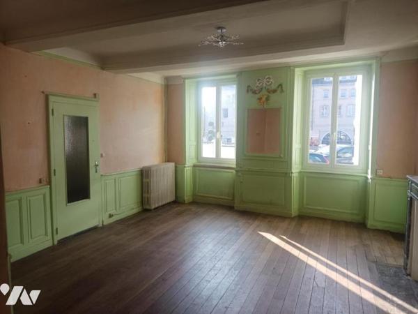 MAISON DE VILLE AVEC GARAGE A VENDRE A STENAY