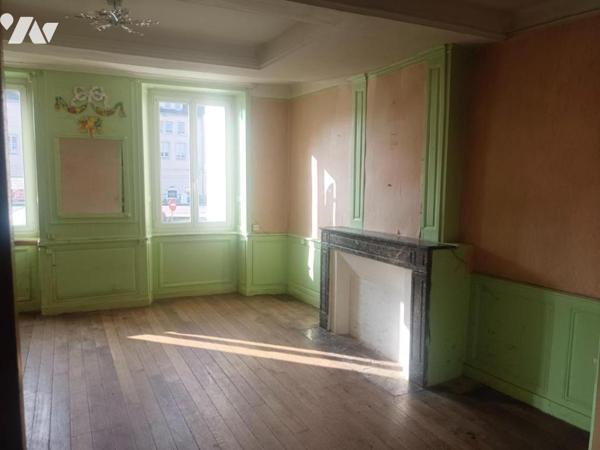 MAISON DE VILLE AVEC GARAGE A VENDRE A STENAY