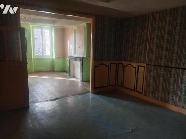 MAISON DE VILLE AVEC GARAGE A VENDRE A STENAY