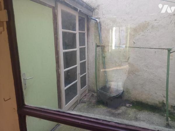 MAISON DE VILLE AVEC GARAGE A VENDRE A STENAY