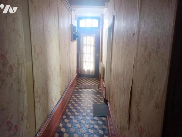 MAISON DE VILLE AVEC GARAGE A VENDRE A STENAY