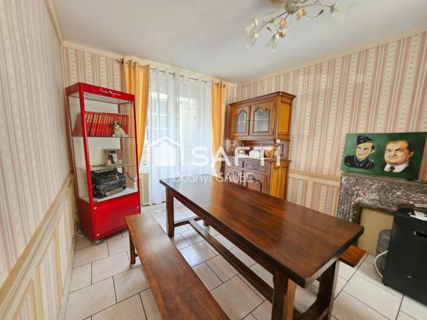 "Maison de 83 m², 3 chambres, garage double, atelier et jardin. Habitable immédiatement, idéale résidence principale ou secondaire dans un environnement calme."