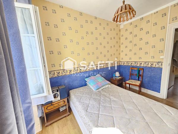"Maison de 83 m², 3 chambres, garage double, atelier et jardin. Habitable immédiatement, idéale résidence principale ou secondaire dans un environnement calme."