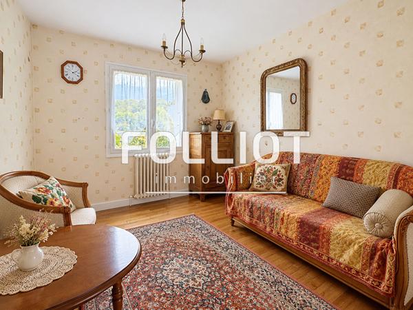 Maison familiale de 106 m² avec 5 chambres et sous-sol complet à Avranches
