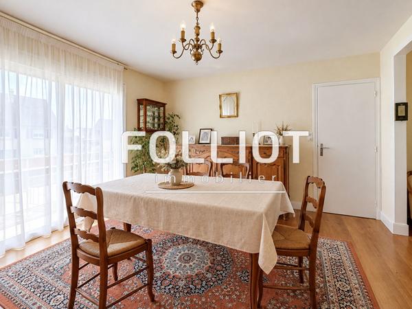 Maison familiale de 106 m² avec 5 chambres et sous-sol complet à Avranches