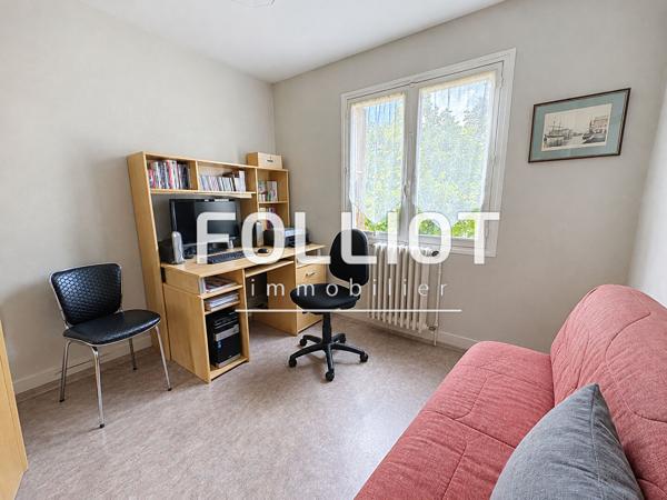 Maison familiale de 106 m² avec 5 chambres et sous-sol complet à Avranches