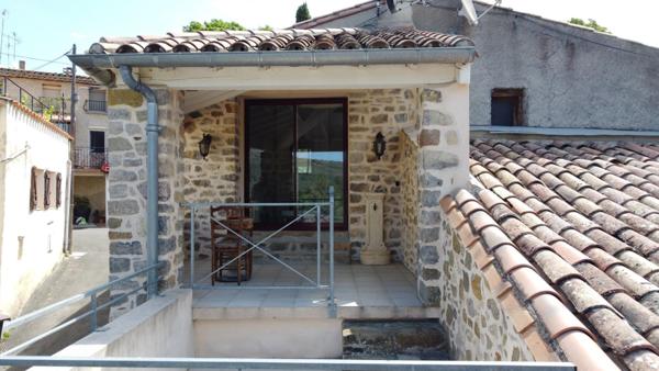 Charmante maison de village en pierre T4 de 85m² avec grange attenante et jardin de 100m²