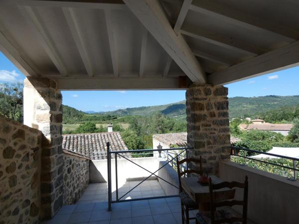 Charmante maison de village en pierre T4 de 85m² avec grange attenante et jardin de 100m²