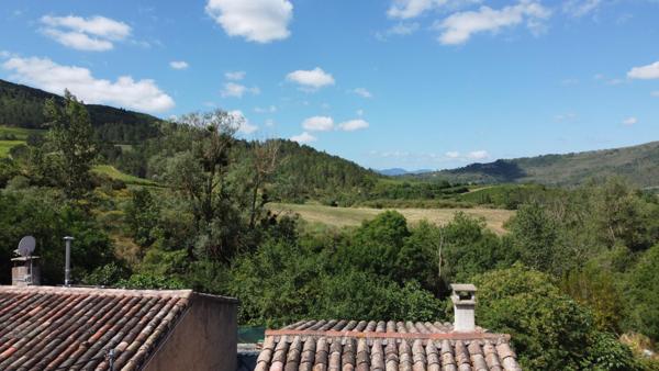 Charmante maison de village en pierre T4 de 85m² avec grange attenante et jardin de 100m²