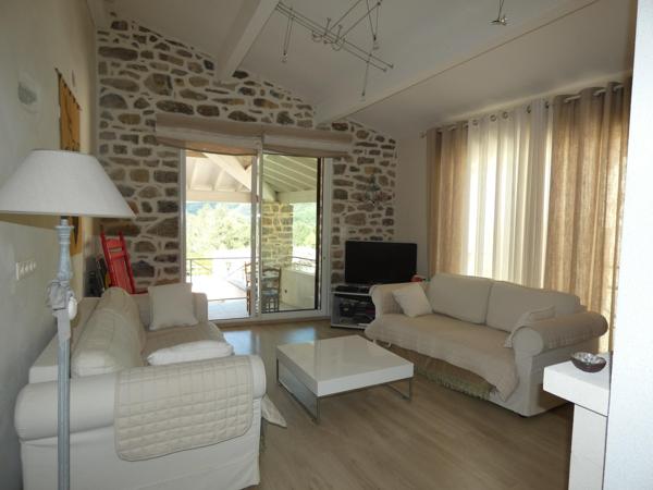 Charmante maison de village en pierre T4 de 85m² avec grange attenante et jardin de 100m²
