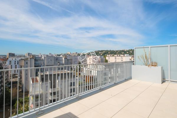 Lyon 7 -Appartement de 76 m² – 2 chamnbres – terrasses – garage