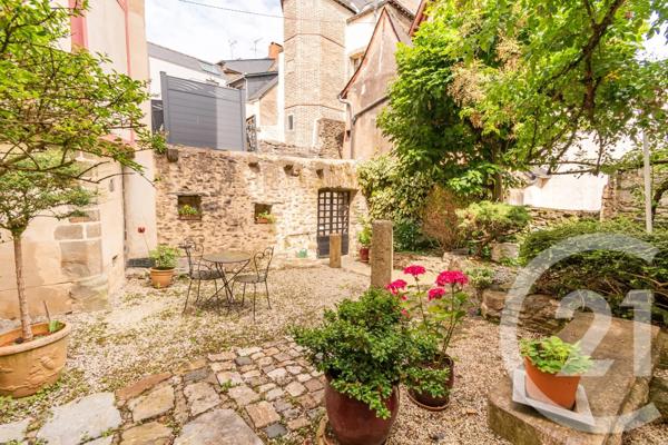 Maison à vendre  8 pièces - 178 m 2   LAVAL  - 53