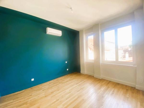 03200 VICHY - MAISON DE VILLE 3 PIÈCES AVEC PATIO ET GARAGE