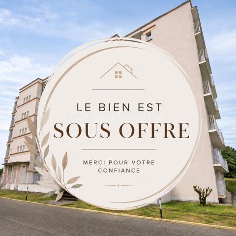 Situé à Bourg-Saint-Andéol, au 1er étage d’une résidence entretenue, découvrez cet appartement T3 offrant de beaux volumes et un fort potentiel.

Dès l’entrée, un dégagement avec placard dessert l’ensemble des pièces.
Le séjour propose un espace salon / salle à manger agréable, avec accès direct à deux balcons.
La cuisine indépendante bénéficie d’une loggia.
Côté nuit, vous trouverez deux chambres, une salle d’eau ainsi qu’un WC indépendant.

Une cave vient compléter ce bien. 

Des travaux de rafraîchissement sont à prévoir pour révéler tout le potentiel de cet appartement.

⚠️ INFORMATIONS IMPORTANTES 

Copropriété en cours de changement de syndic
Certaines informations (charges, tantièmes…) seront précisées prochainement
Diagnostics en cours de finalisation