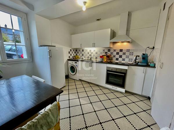 LONGERE - 77m² - 3 CHAMBRES - BOURG- LOCATAIRE EN PLACE