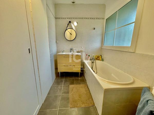 LONGERE - 77m² - 3 CHAMBRES - BOURG- LOCATAIRE EN PLACE