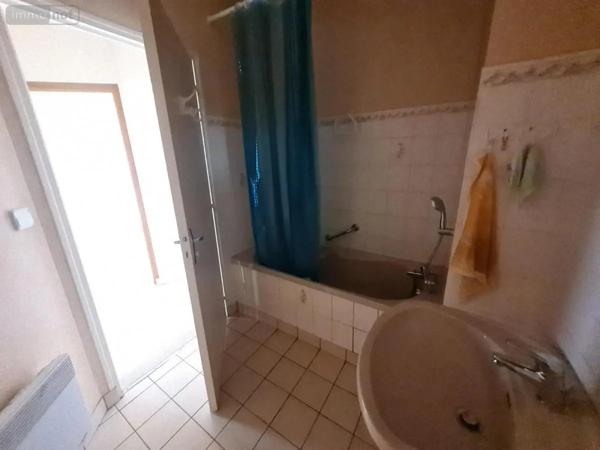Location - Appartement Montoire-sur-le-Loir 41800 52 m 2 2454 m 2