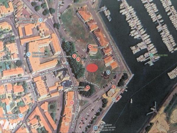 LES SABLES D'OLONNE - Place de parking dans une résidence en copropriété secteur Port Olona.