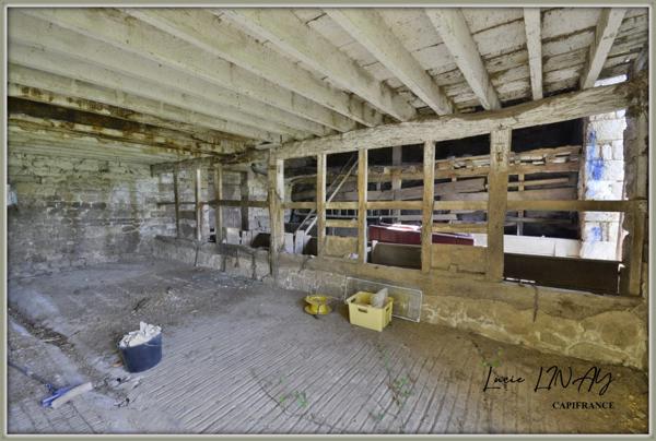 Rare à la vente – Authentique loge en pierre à réhabiliter