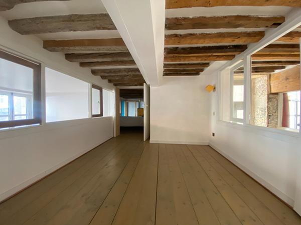 ARCHITECTURE ATYPIQUE- 1700 -Appartement avec terrasse - Bordeaux