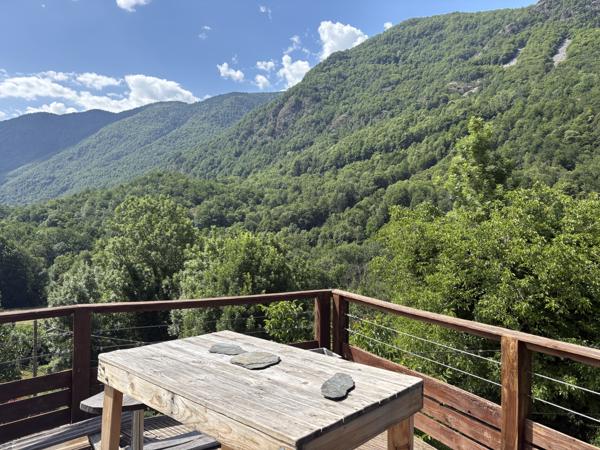 Vue panoramique sur les Pyrénées – Maison familiale avec jardin et sous-sol complet