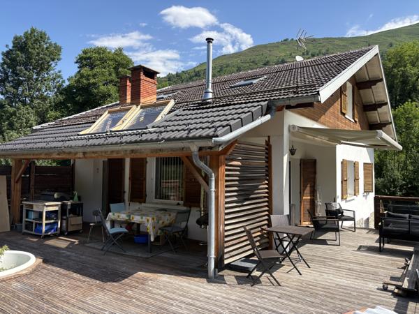 Vue panoramique sur les Pyrénées – Maison familiale avec jardin et sous-sol complet