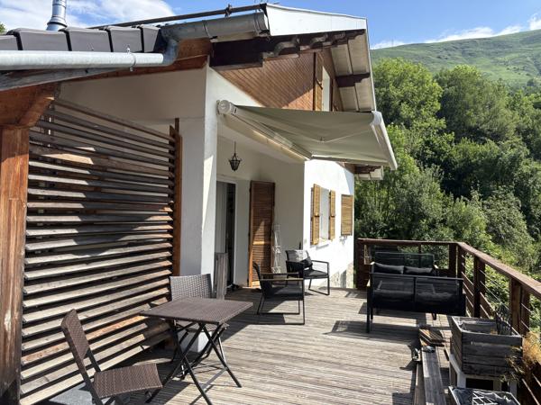 Vue panoramique sur les Pyrénées – Maison familiale avec jardin et sous-sol complet