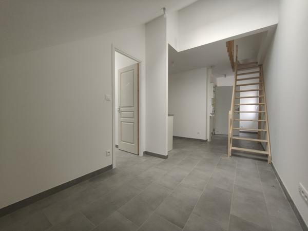 TRES BEL APPARTEMENT DE 40 M² REFAIT A NEUF CLASSE C, AVEC FAIBLES CHARGES, A 150 METRES DE L'EGLISE Méru (60110)