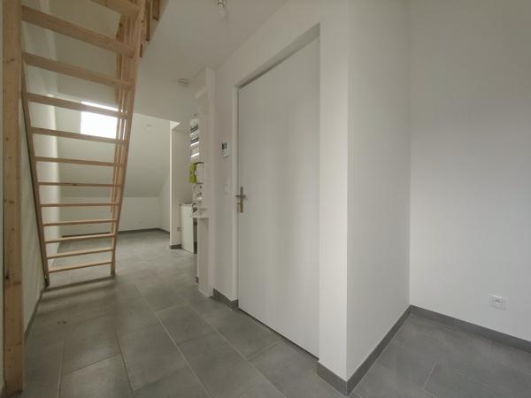 TRES BEL APPARTEMENT DE 40 M² REFAIT A NEUF CLASSE C, AVEC FAIBLES CHARGES, A 150 METRES DE L'EGLISE Méru (60110)