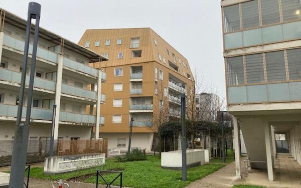 Appartement à vendre    1 pièce • 42 m2 Tours