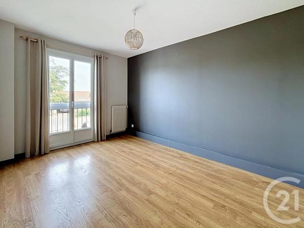 Maison à vendre  4 pièces - 88 m 2   CHATEAUGAY  - 63
