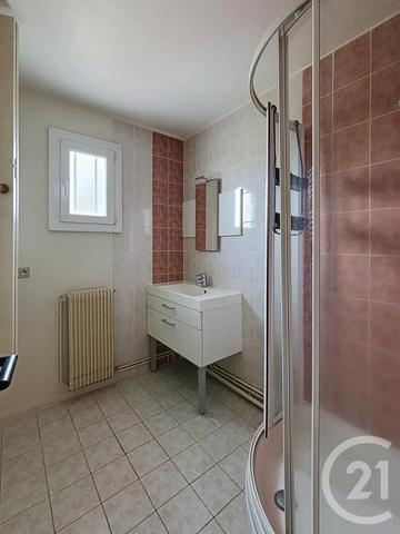 Maison à vendre  4 pièces - 88 m 2   CHATEAUGAY  - 63