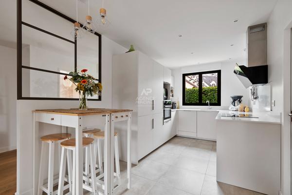 Maison Saint Germain En Laye 8 pièce(s) 170 m2 €1 242 000 ** - Référence 17938